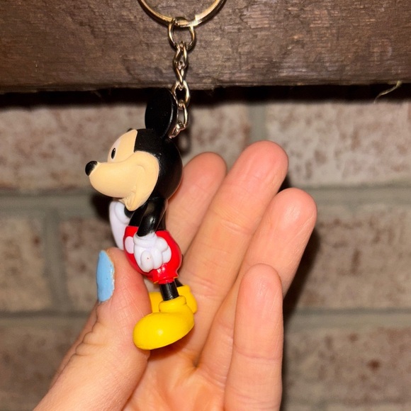 Mickey Mouse keychain - Picture 3 of 5